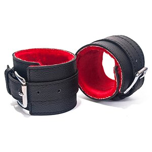 Cătușe Din Piele Cu Cataramă Devil Sticks Negru pe SexLab