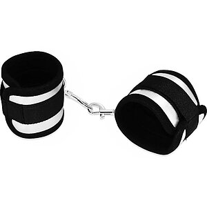 Cătușe Lovetoy Struggle My Handcuff — Neopren Negru pe Sexlab.ro
