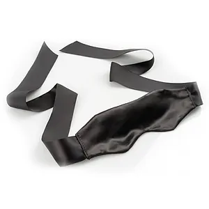 Mască Din Satin Negru pe SexLab